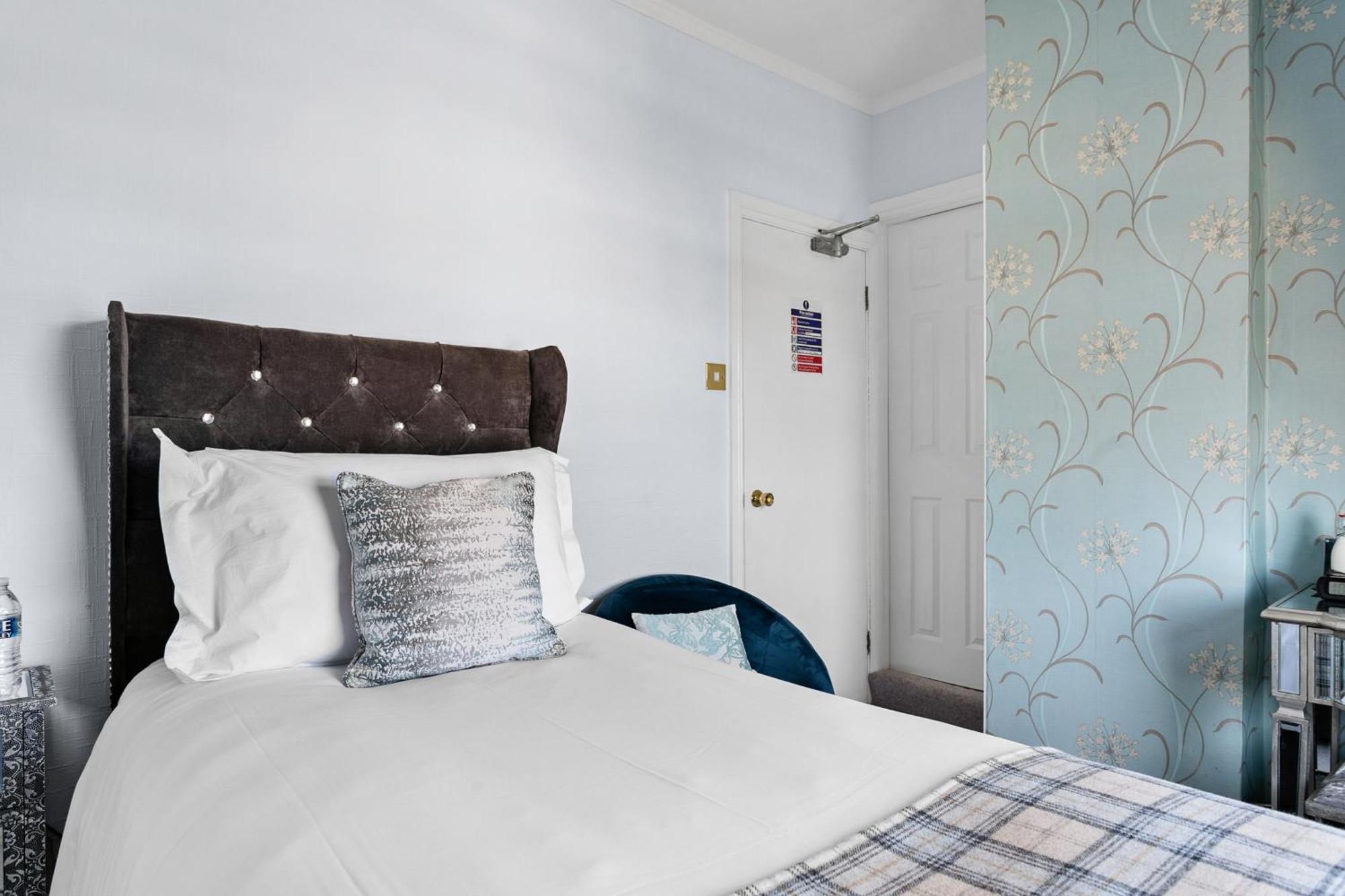 The Station Guest House Galmpton 외부 사진