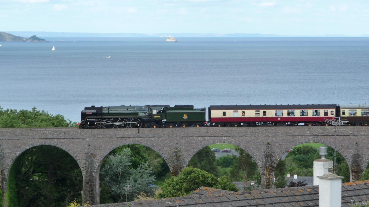The Station Guest House Galmpton 외부 사진
