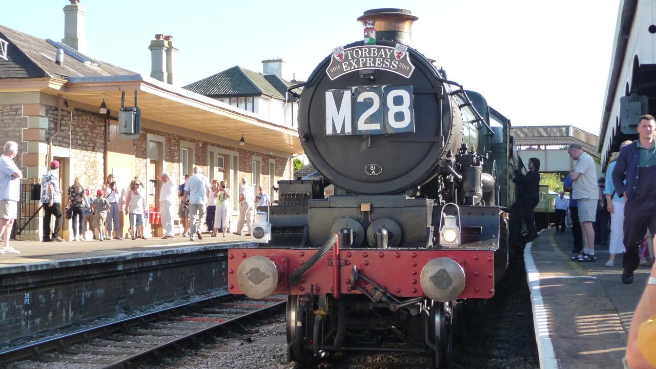 The Station Guest House Galmpton 외부 사진